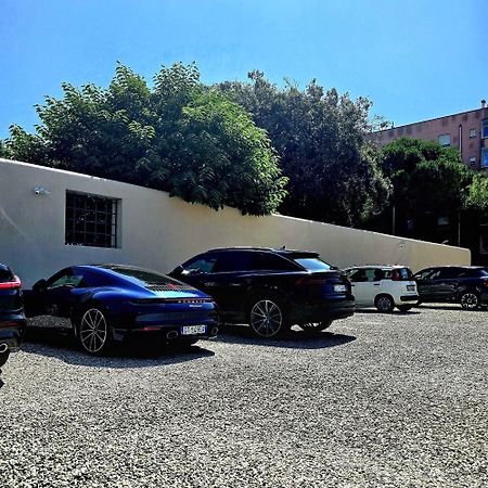 La Villa Apartments - Convenient For Sardinia And Corsica - 4 Beds - Private Parking Included With Camera ลีวอร์โน ภายนอก รูปภาพ