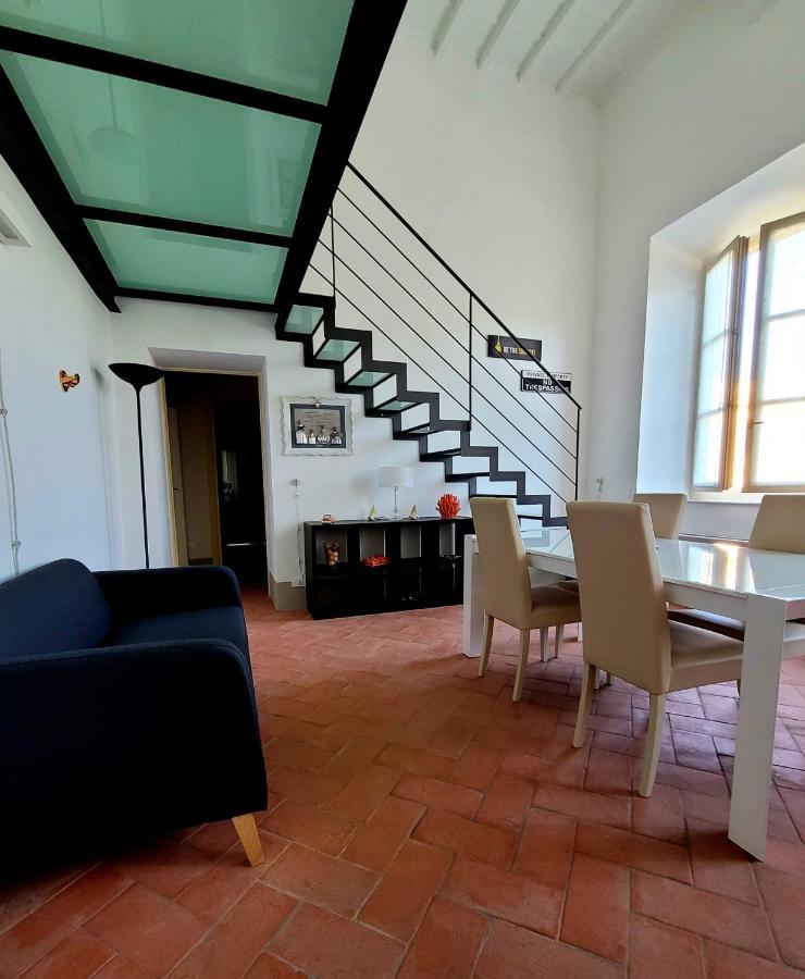 La Villa Apartments - Convenient For Sardinia And Corsica - 4 Beds - Private Parking Included With Camera ลีวอร์โน ภายนอก รูปภาพ
