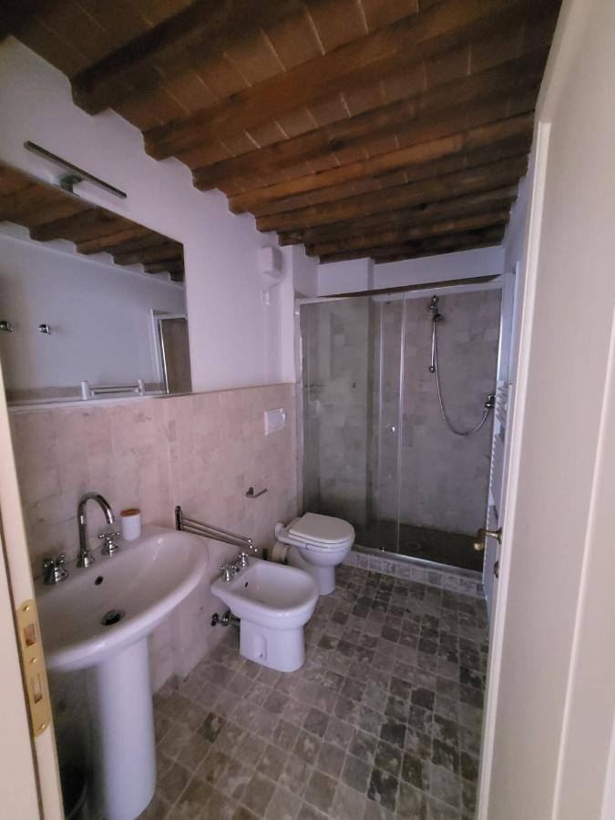 La Villa Apartments - Convenient For Sardinia And Corsica - 4 Beds - Private Parking Included With Camera ลีวอร์โน ภายนอก รูปภาพ