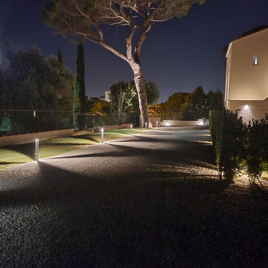 La Villa Apartments - Convenient For Sardinia And Corsica - 4 Beds - Private Parking Included With Camera ลีวอร์โน ภายนอก รูปภาพ