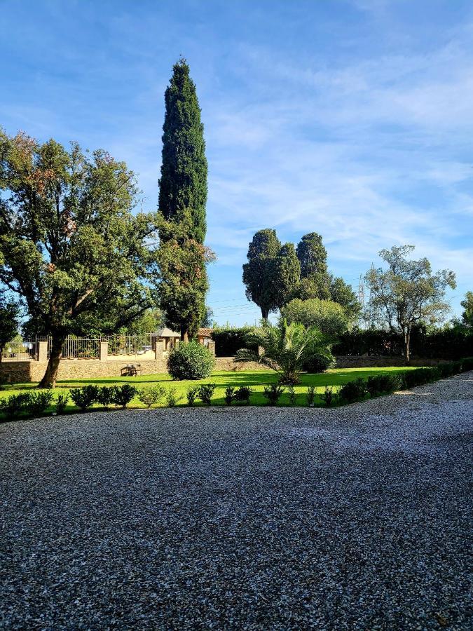 La Villa Apartments - Convenient For Sardinia And Corsica - 4 Beds - Private Parking Included With Camera ลีวอร์โน ภายนอก รูปภาพ