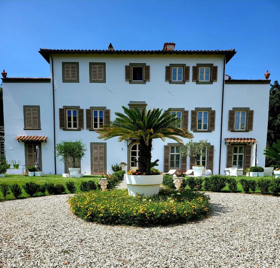 La Villa Apartments - Convenient For Sardinia And Corsica - 4 Beds - Private Parking Included With Camera ลีวอร์โน ภายนอก รูปภาพ