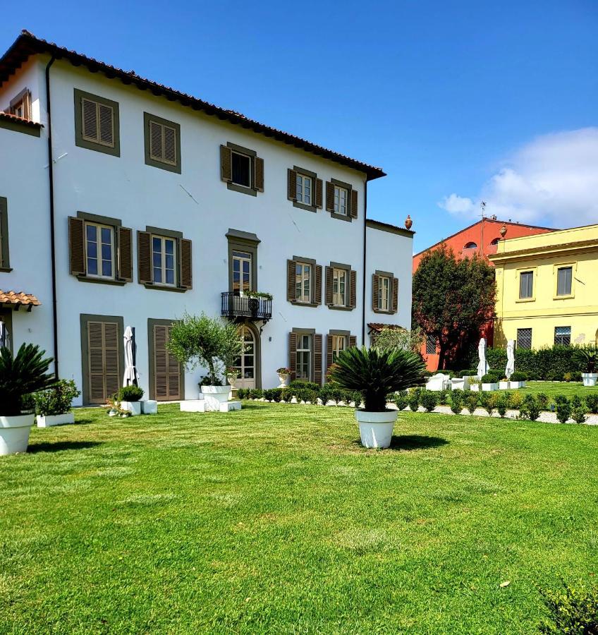 La Villa Apartments - Convenient For Sardinia And Corsica - 4 Beds - Private Parking Included With Camera ลีวอร์โน ภายนอก รูปภาพ