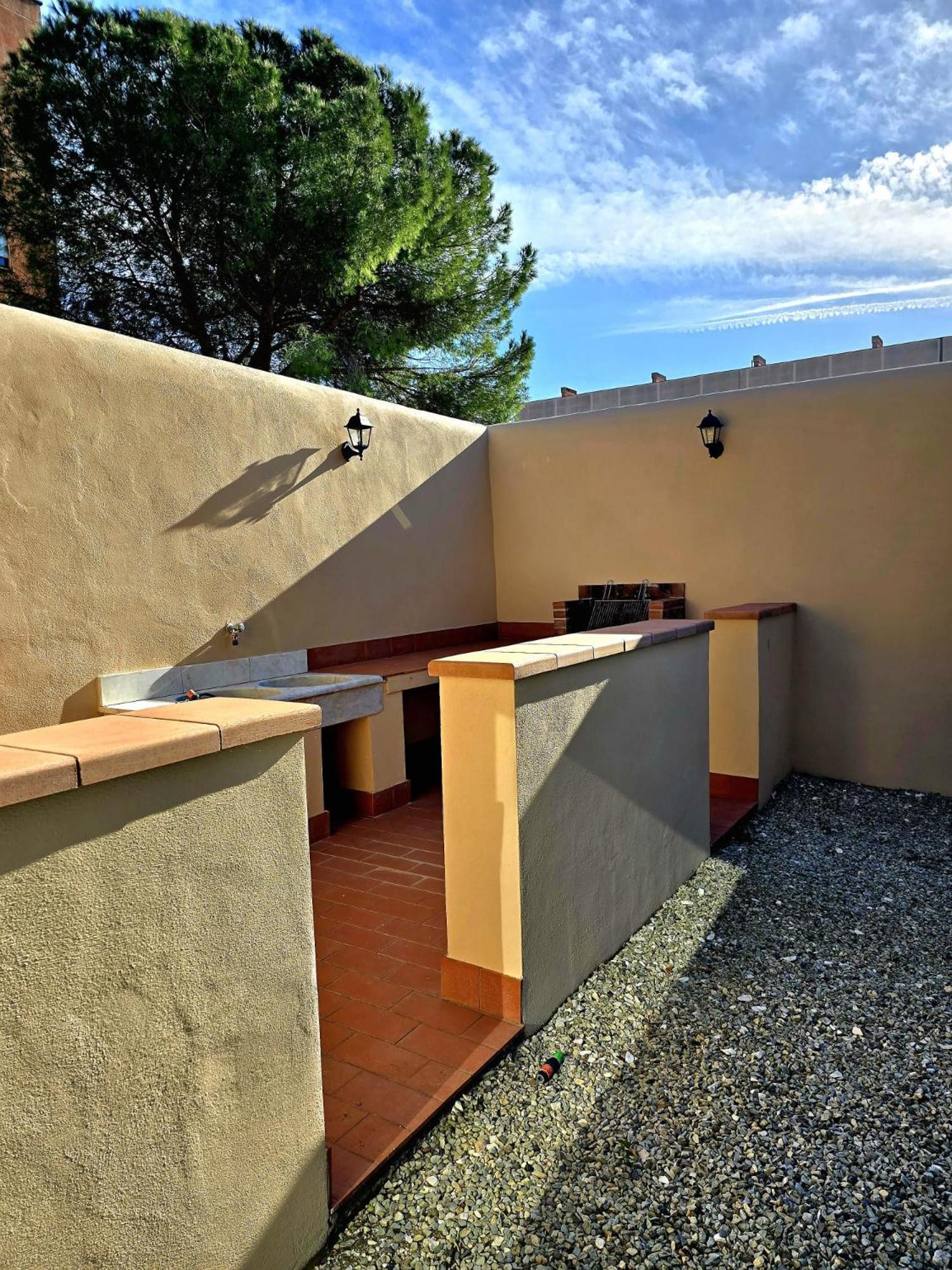 La Villa Apartments - Convenient For Sardinia And Corsica - 4 Beds - Private Parking Included With Camera ลีวอร์โน ภายนอก รูปภาพ