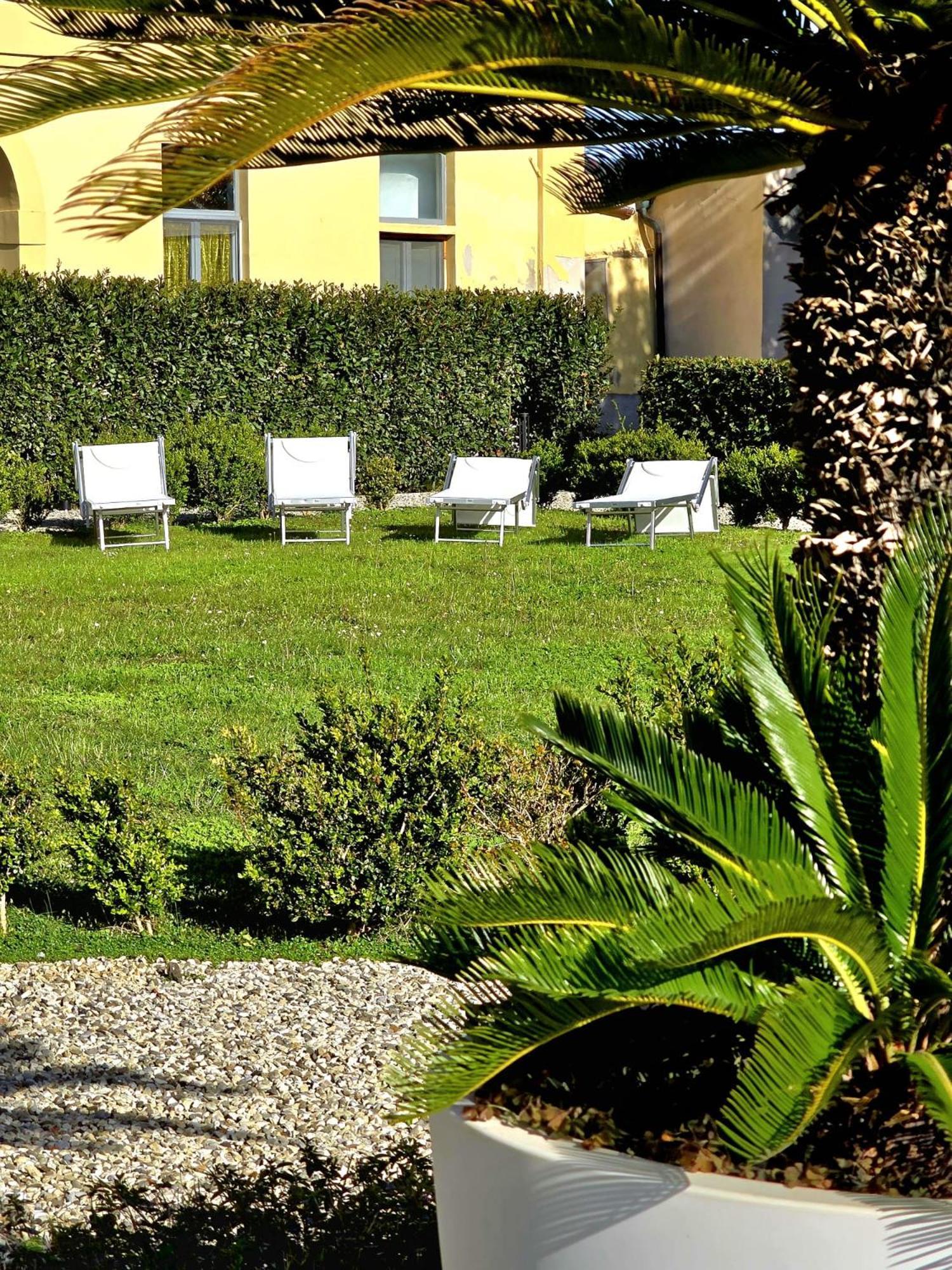 La Villa Apartments - Convenient For Sardinia And Corsica - 4 Beds - Private Parking Included With Camera ลีวอร์โน ภายนอก รูปภาพ