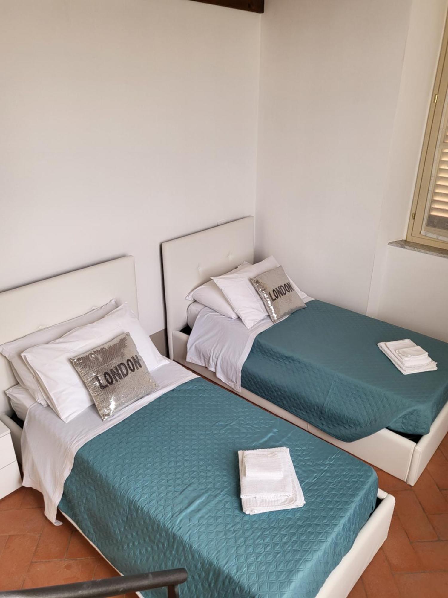 La Villa Apartments - Convenient For Sardinia And Corsica - 4 Beds - Private Parking Included With Camera ลีวอร์โน ภายนอก รูปภาพ
